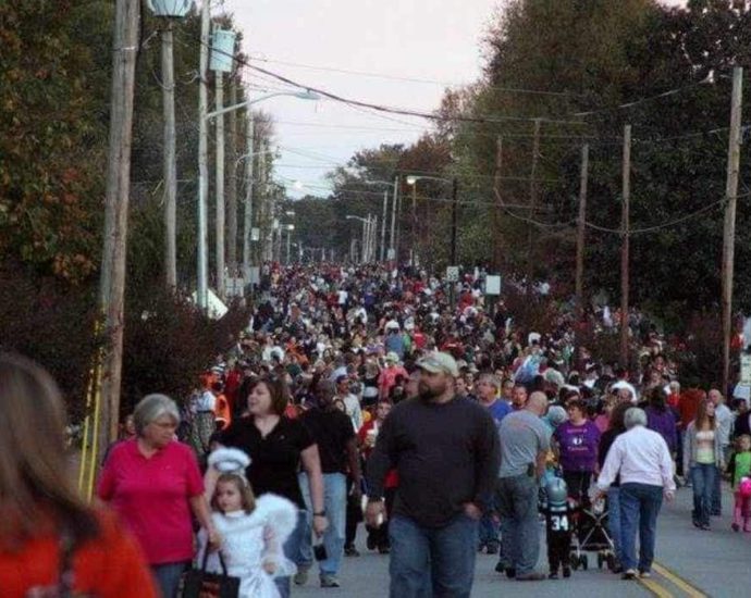 Trick or Treaters Lining the Streets of Maiden. Photo Courtesy of Marian Lytle.